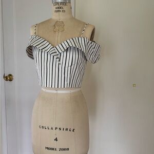 Alice + Olivia Black and White Striped Off-Shoulder Blouse Size 2/XS